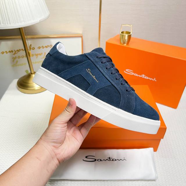 Santoni This is a men's low-top sneaker made in Italy. Material and construction