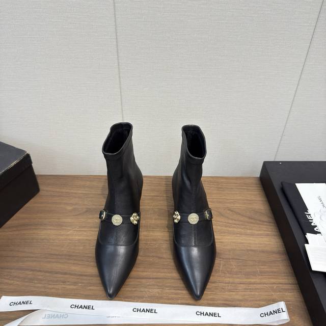 Chanel 25A early autumn new mid-calf boots, color-blocked retro boots When Chane