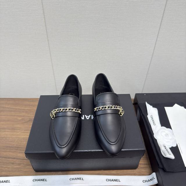 A 25A New style loafers, pointed-toe flat-heeled slip-ons, premium loafers, and