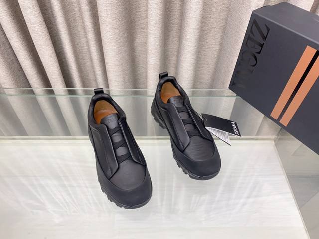 This new Zegna casual sneaker is renowned for its softness and comfort. It featu