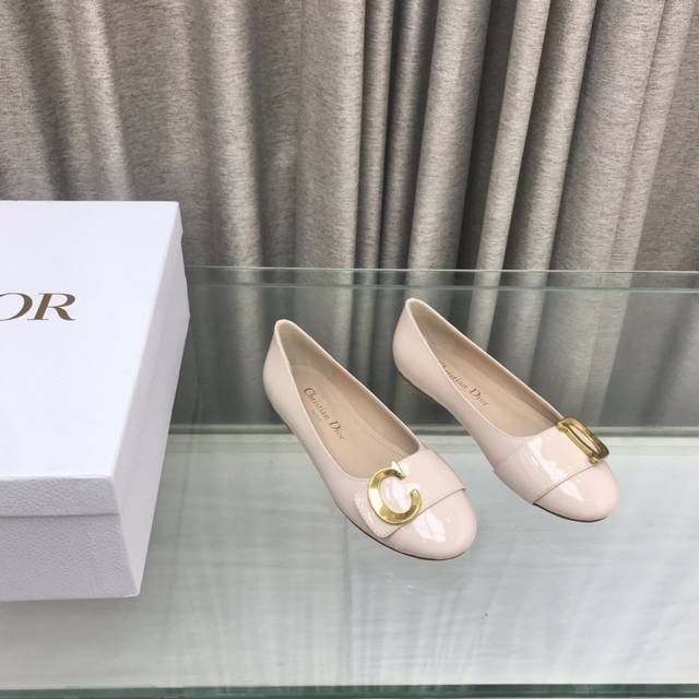 24Ss New Dio* Cd Metal Buckle Shoes These Dio* shoes are elegant and stylish. Cr
