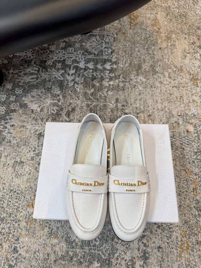 New arrival! Fabric: Sheepskin Lining: Sheepskin Sole: Translucent cowhide Eleg