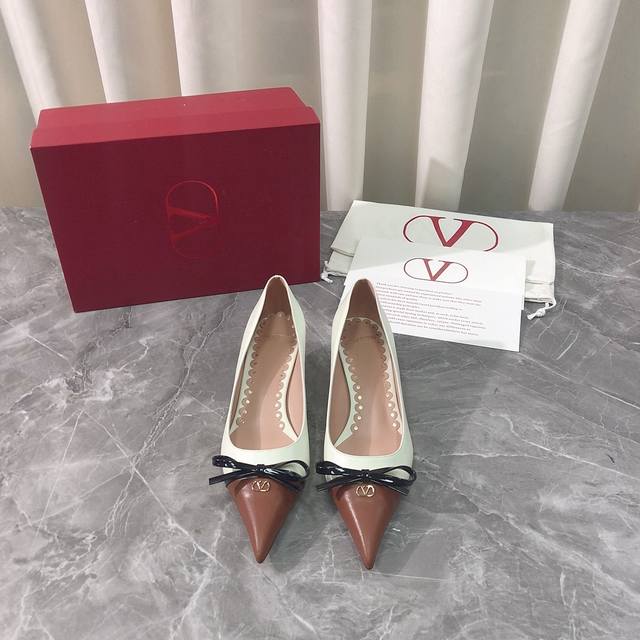 Factory price, top-tier, high-end, original design, Valentino 2025Ss new hit, sm