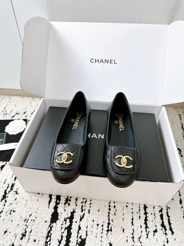 New arrival from the counter Top-grade replica diamond-patterned flat Mary Jane