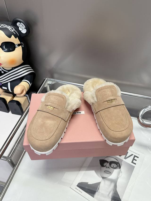 Miumiu Miu Miu 24Ss autumn and winter new gold coin closed toe lambswool slipper