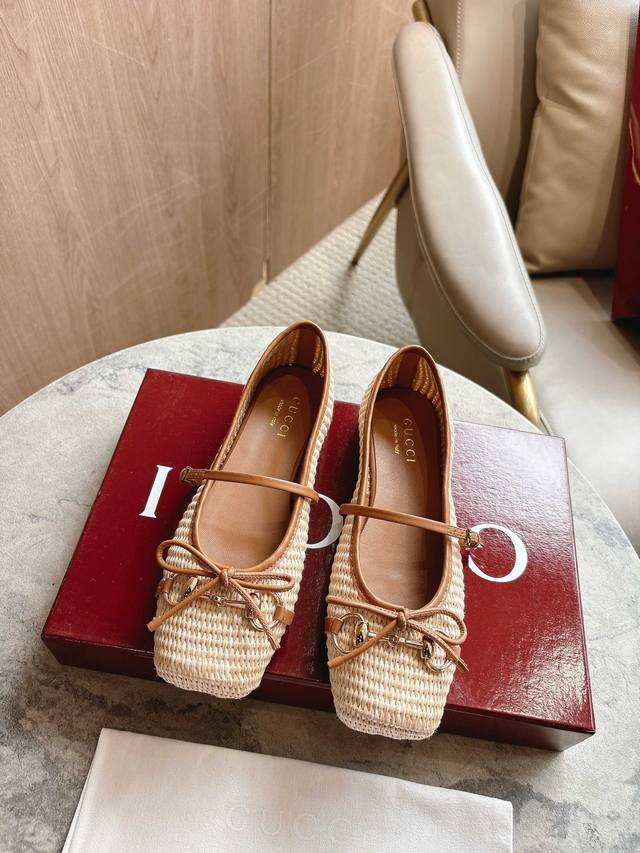 These horsebit ballet flats feature a square toe and elegant bow detail, paying