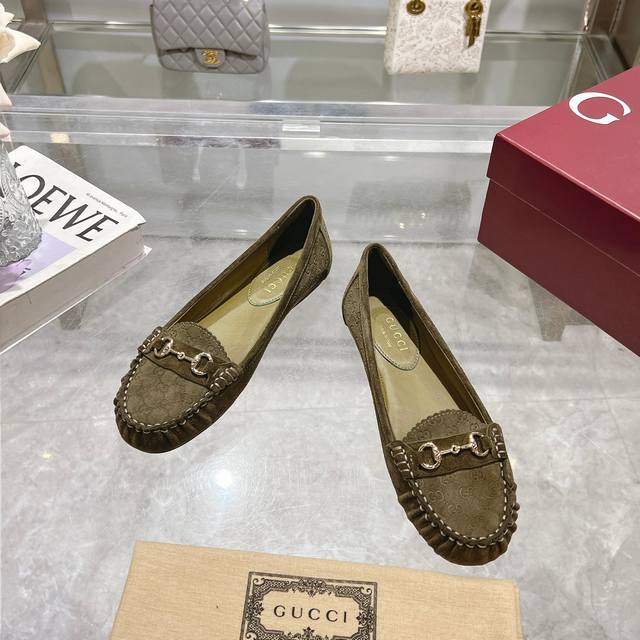 This design, crafted from premium mini Gg suede, seamlessly blends the brand's