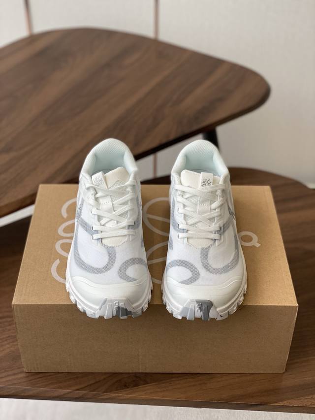 Loewe x On Cloudtilt 1.0 lightweight running shoes for couples! This collaborati