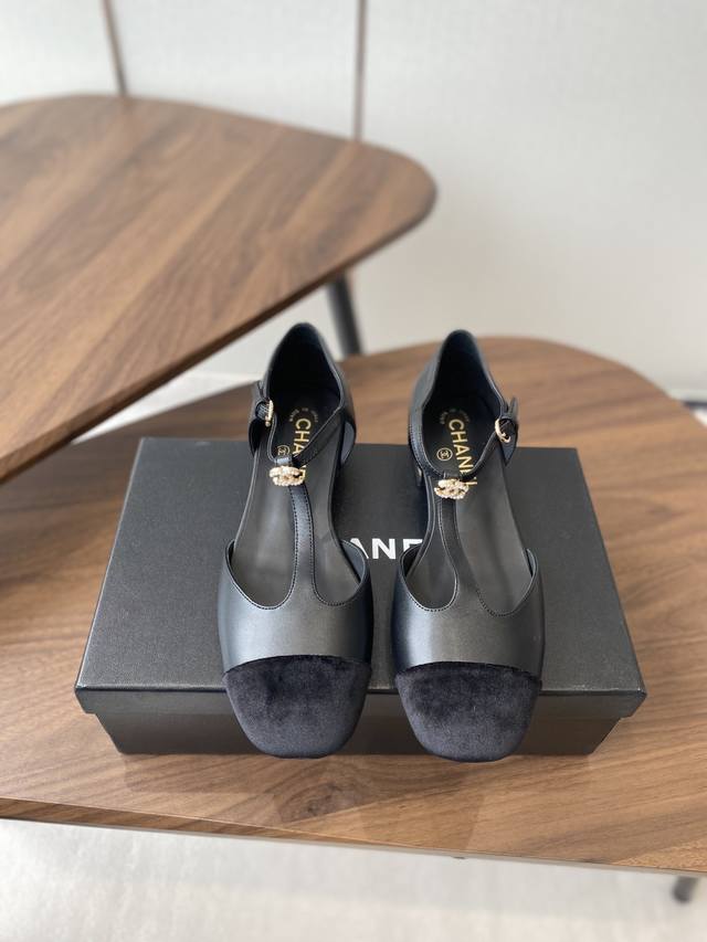 Chanel 25Ss Spring/Summer runway-inspired hollow sandals (DDD) are instantly cap