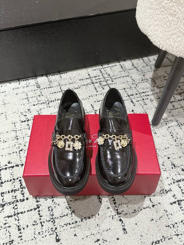 Roger Vivier 25Ss Spring/Summer RV new thick-soled loafers are now in stock! The