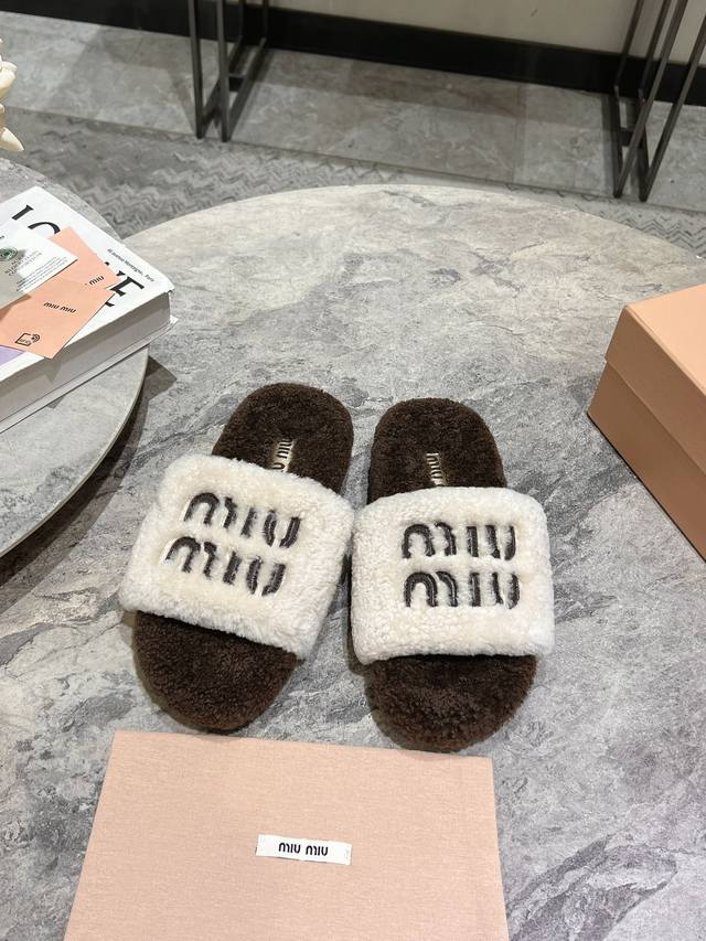 Miu Miu's new autumn/winter embroidered wool slippers. DDD. Made from imported A