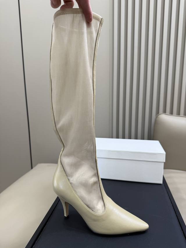 Top qualityIn The Row's 2025 Spring/Summer collection, minimalist luxury is once