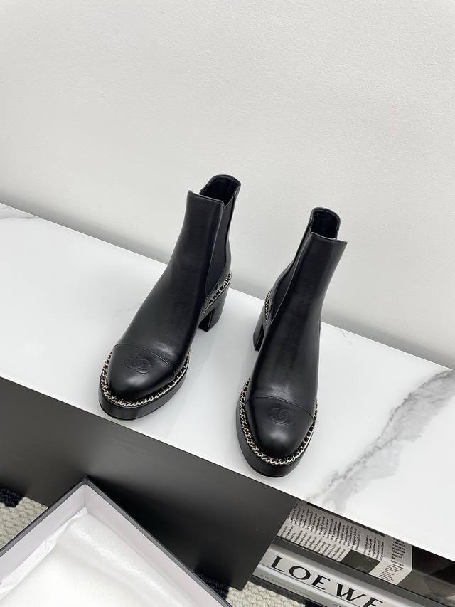 Chanel 2025 Autumn and Winter New Chain Chunky Heel Chelsea Ankle Boots Chanel A