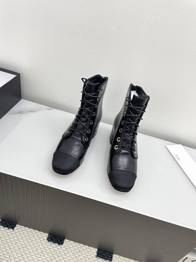 Chanel 25P autumn and winter new lace-up color-blocked block-heeled ankle boots