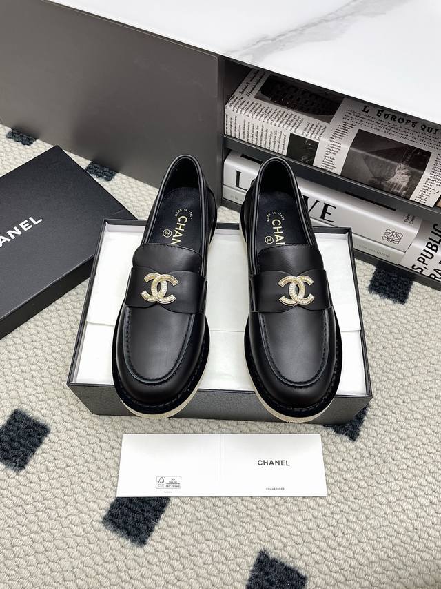 Shopping-grade Chanel 25Ss new Chanel Double C loafers (DDD). These Chanel loaf