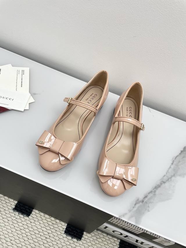 Gucci 25Ss new single-strap bow-knot block-heeled pumps (DDD). These women's pum