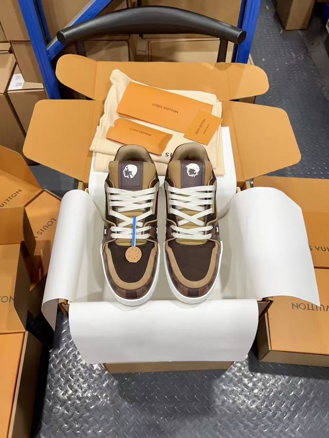 Lv Trainer Limited Series Casual Sports Basketball Shoes and Skateboard Shoes, M
