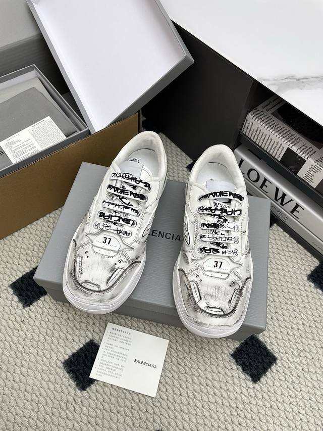 Male 10 Balenciaga's latest Hamptons series couple's style damaged and distresse