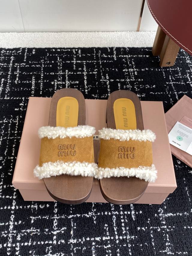 Shopping-level Miu Miu 25Ss new autumn and winter wool slippers. The unique colo