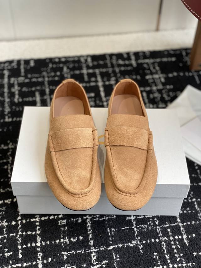 Dongguan-based The Row's latest minimalist suede slip-on loafers. is a brand tha