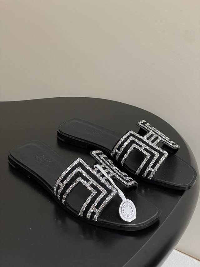 Top quality with luxurious gift box packaging. Herm