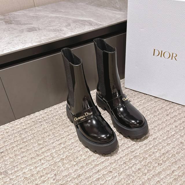 Dior 25Ss new fall/winter British-style brogue thick-soled Martin boots! The las