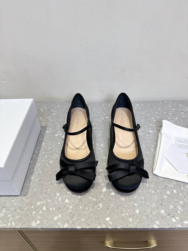 Dior 25Ss new autumn and winter bow-knot ballet flats DDD. These silk bow-knot f