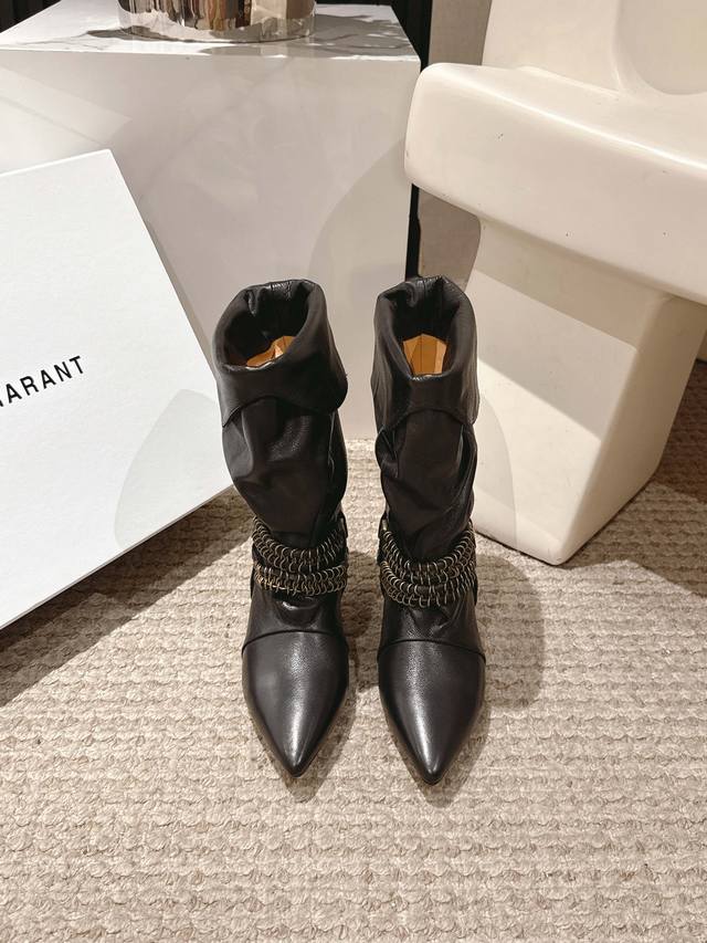 Isabelmarant metal fasteners and catwalk-style fashion boots with a lazy French