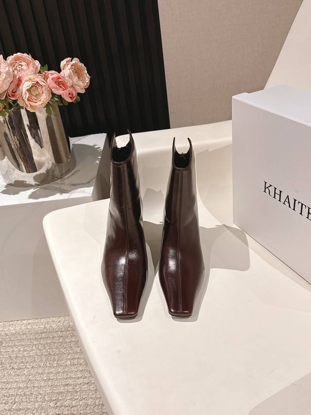 Khaite's new 2025 autumn and winter boots are stunning and cool. They may not b