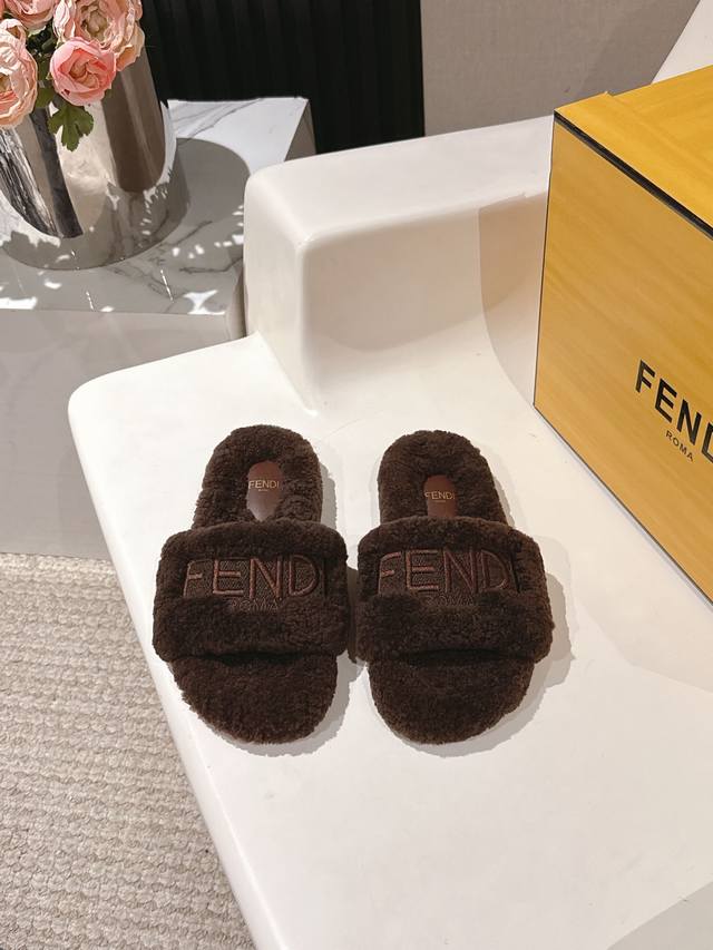 Fendi Fendi autumn and winter new logo embroidered wool slippers Super cute furr
