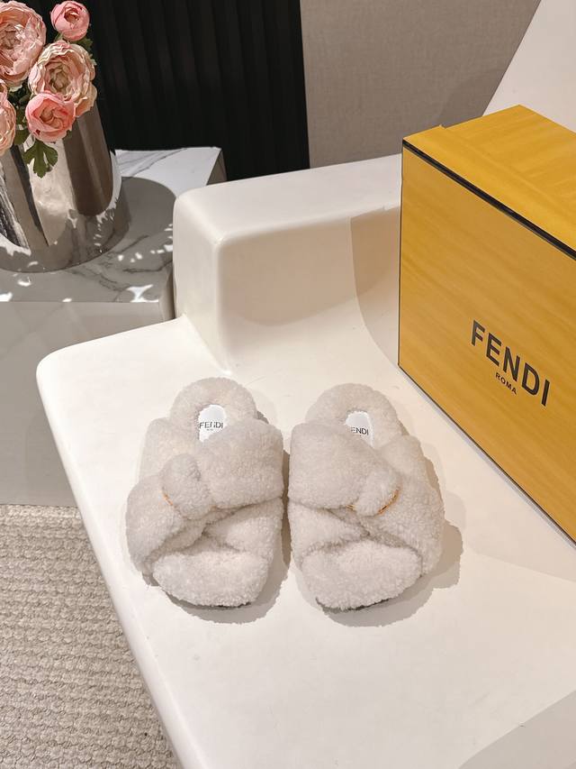 Fendi Fendi autumn and winter new cross wool slippers Super cute furry and comfo