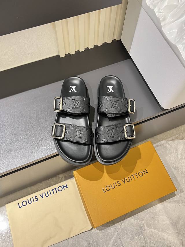 LV high-end men's summer slippers, classic monogram series, with a loose-fitting
