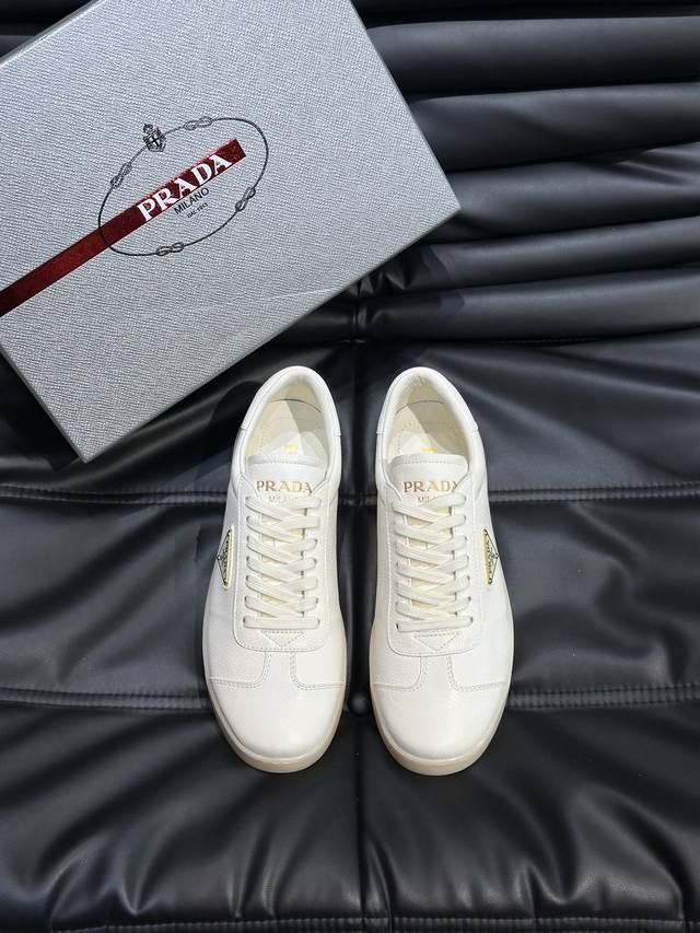 Prad* Prad*'s latest high-end men's sneakers are stylish and versatile, featurin
