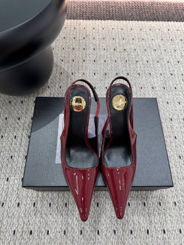 25 New arrivals! Who can resist YSL high heels? These are said to be incredibly