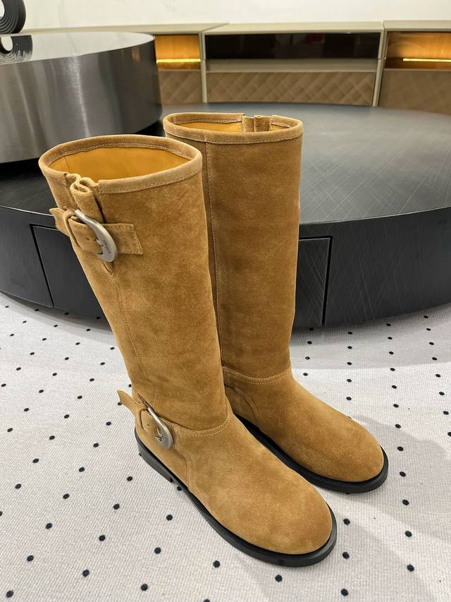 Double boots Fabric: cow suede Sheepskin lining Rubber sole Elegant style create
