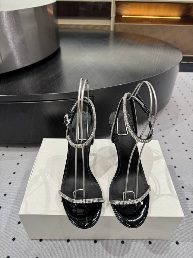 Fashionable catwalk style,