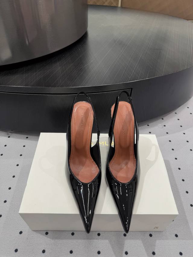 Spring and Summer Style** Patent leather fabric: soft and fitting, like a second