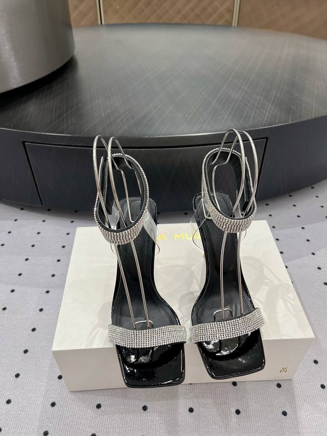 Fashionable catwalk style,