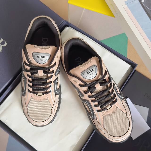 Premium Edition: A couple's pair in a new colorway from Dongguan. Dior's latest