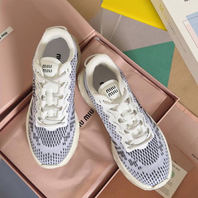 Top version: Couple's style Miumiu Miu Miu's latest retro couple's thick-soled f