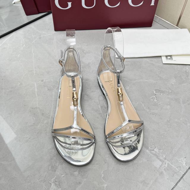 Gucci 25Ss latest model This recognizable and fashionable bamboo buckle T-strap