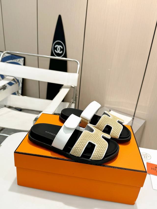 Premium-quality Erjiu slippers, featuring a full sheepskin-wrapped platform! A t