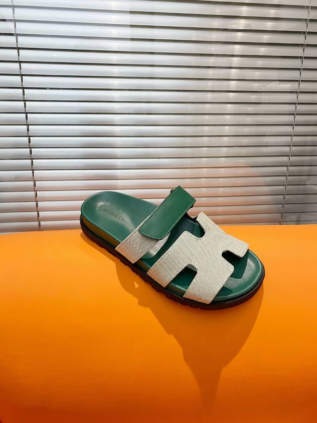 Premium-quality Erjiu slippers, featuring a fully sheepskin-wrapped platform! A