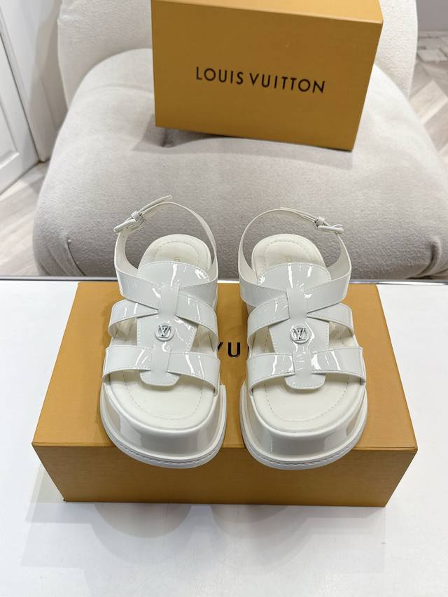 The LV height-increasing magic tool is here! These Maya Flatform sandals are so