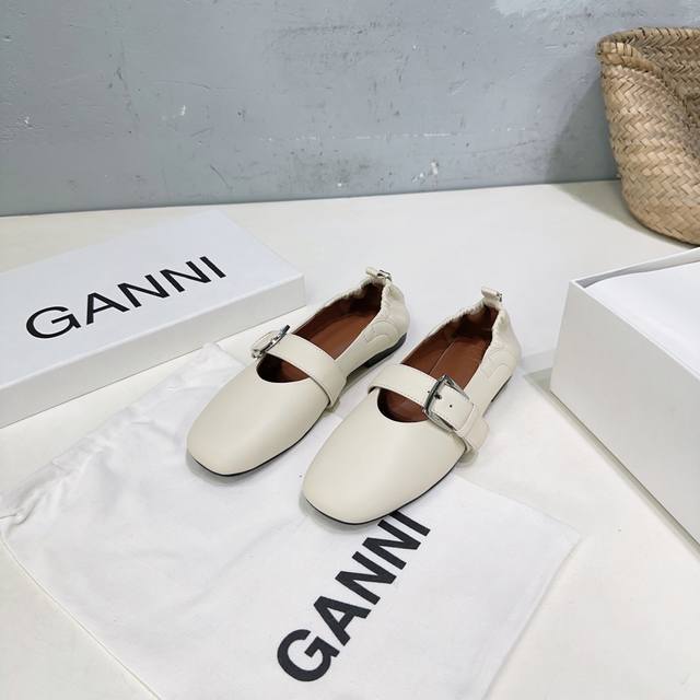 High quality, factory-made! Niche fashion brand Ganni's Spring/Summer 25 runway