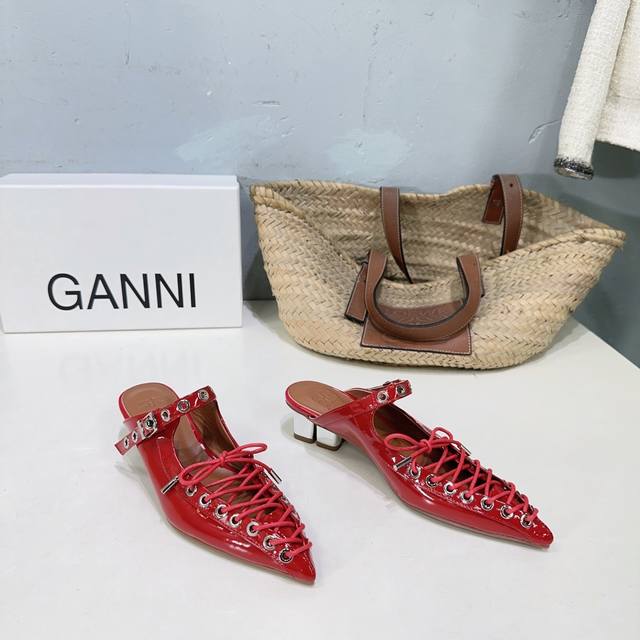 High quality, factory-made! New spring/summer release from the trendy Ganni bra