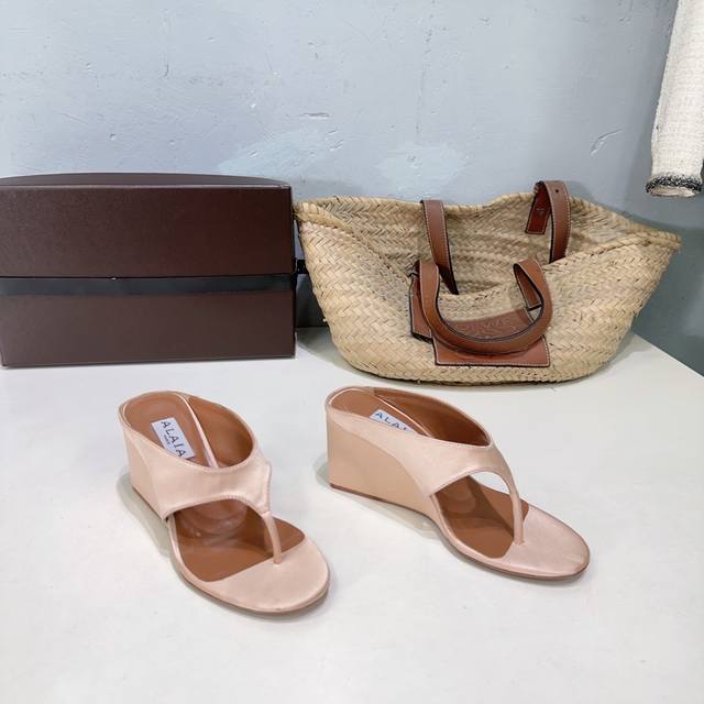 High-quality factory-made! Niche fashion brand Alaia's new spring/summer simple