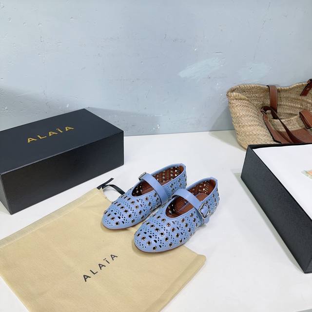 High-quality factory-made shoes! Niche fashion brand Alaia's Spring/Summer 25 c