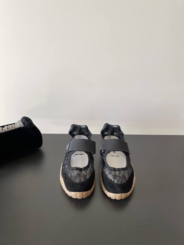 Miumiu's latest lace-up, European and American retro Mary Jane, stylish German t