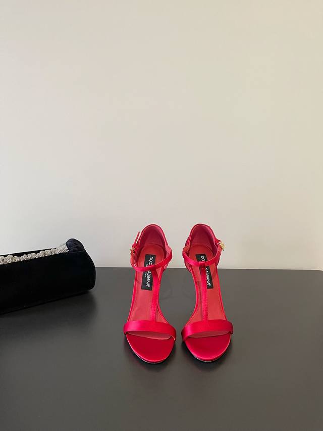 D&G Dolce & Gabbana's latest silk sandals, high-heeled sandals. These ultra-high